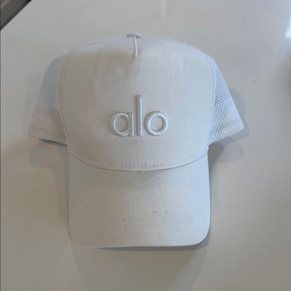 ALO Yoga Accessories - Alo White Mesh-Back Baseball Cap